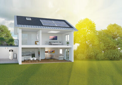 Zweistöckiges modernes Haus mit Solarpanelen auf dem Dach, offenem Wohnbereich und grüner Umgebung im Sonnenlicht.